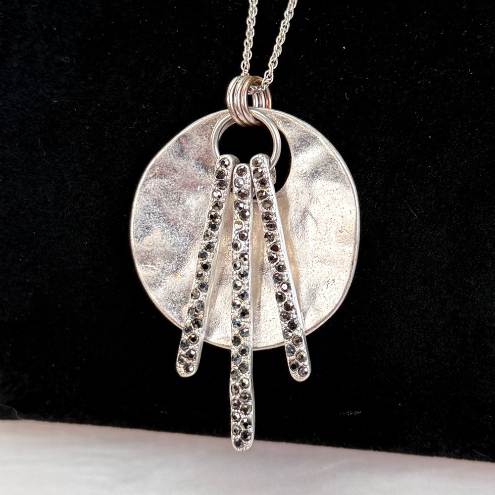 Gorgeous Silvertone hammered modernist, bling style costume necklace